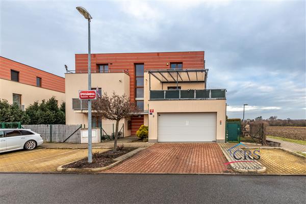 Prodej bytu 3kk/B 80m2 zahrada 95m2 vlastní venkovní parkovací místo