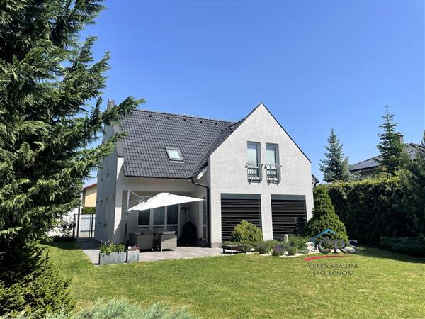 Rodinný dům 6+kk, 310 m2, zahrada 1176 m2, 2x garáž, Hostavice