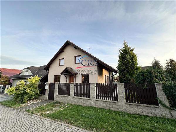 Pronájem RD 5+1/T,B, ležící na pozemku 594 m2, Hovorčovice - Praha východ